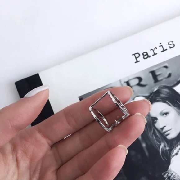 "Life is in Small Moments" (CLOSING CLOSET SALE) - Picture 4 of 7